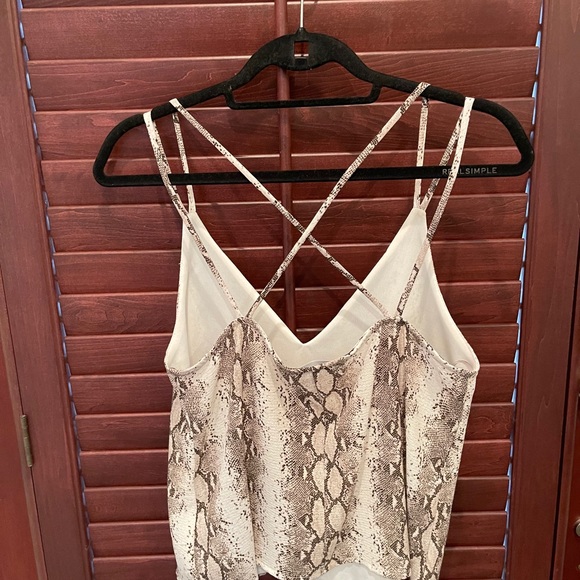 Simple & versatile snake skin top - Picture 2 of 2